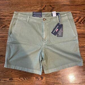 Vineyard vines island short NWT